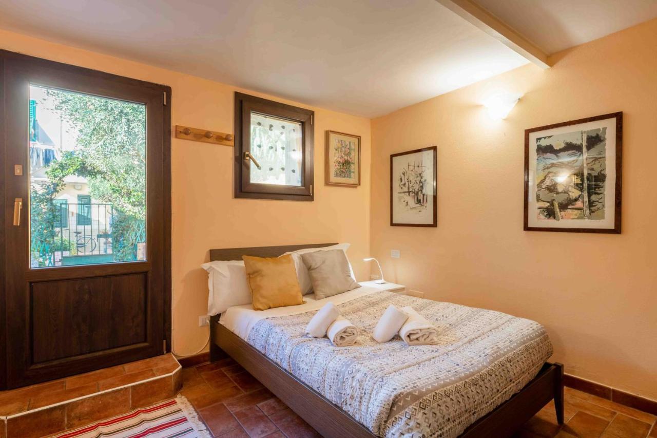 フィレンツェSan Frediano Cozy Studio With Private Patioアパートメント エクステリア 写真
